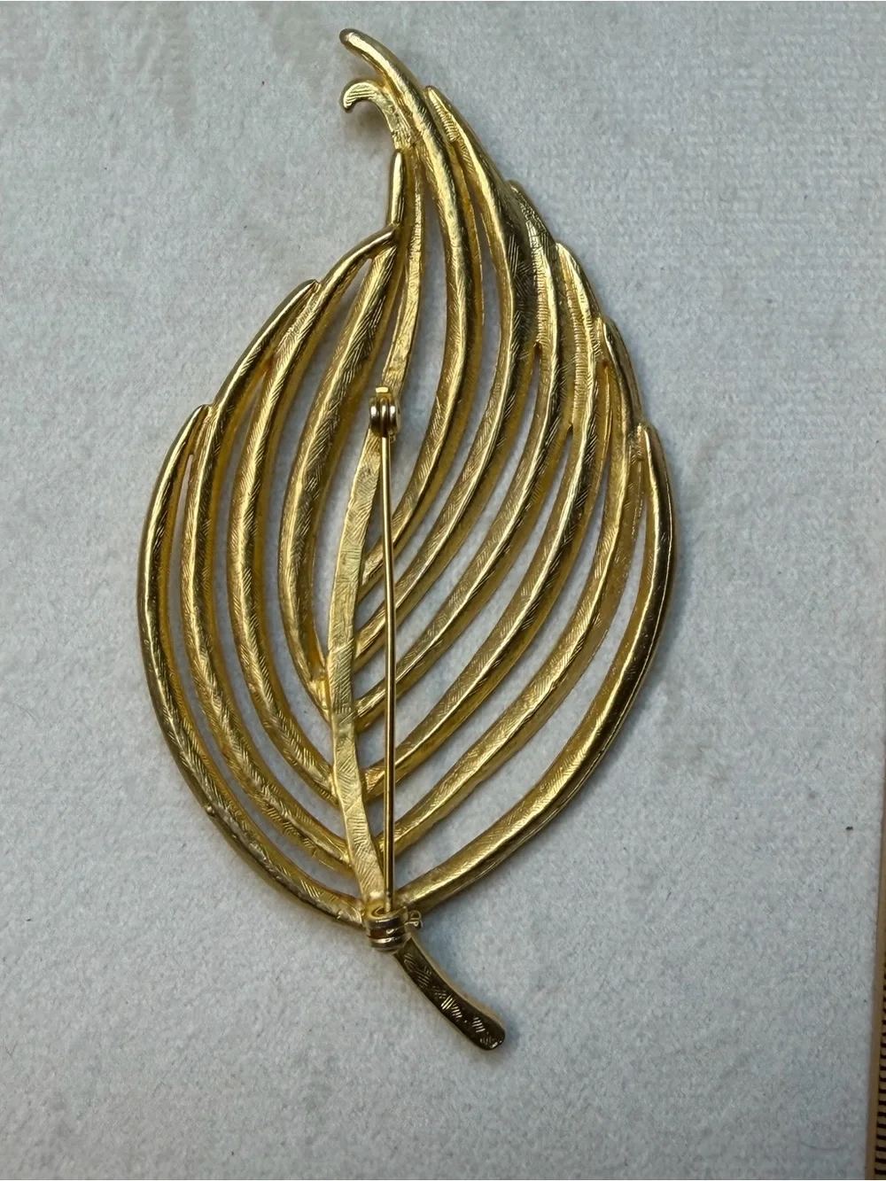 Vintage Gold Leaf Pendant Necklace - Statement Leaf Design